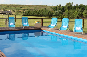 Piscina descubierta - Cabañas en Tandil Colinas Serranas